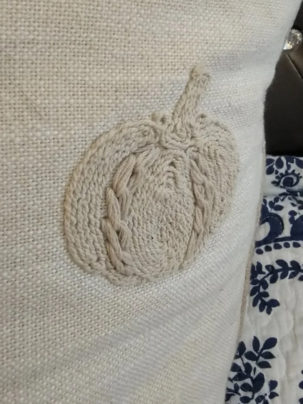 2 Down Filled Pillow Pillows Off White Knitted Pumpkin Pumpkins Autumn Fall EUC